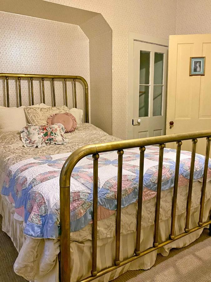 Pansy'S Parlor Bed & Breakfast Golden Kültér fotó